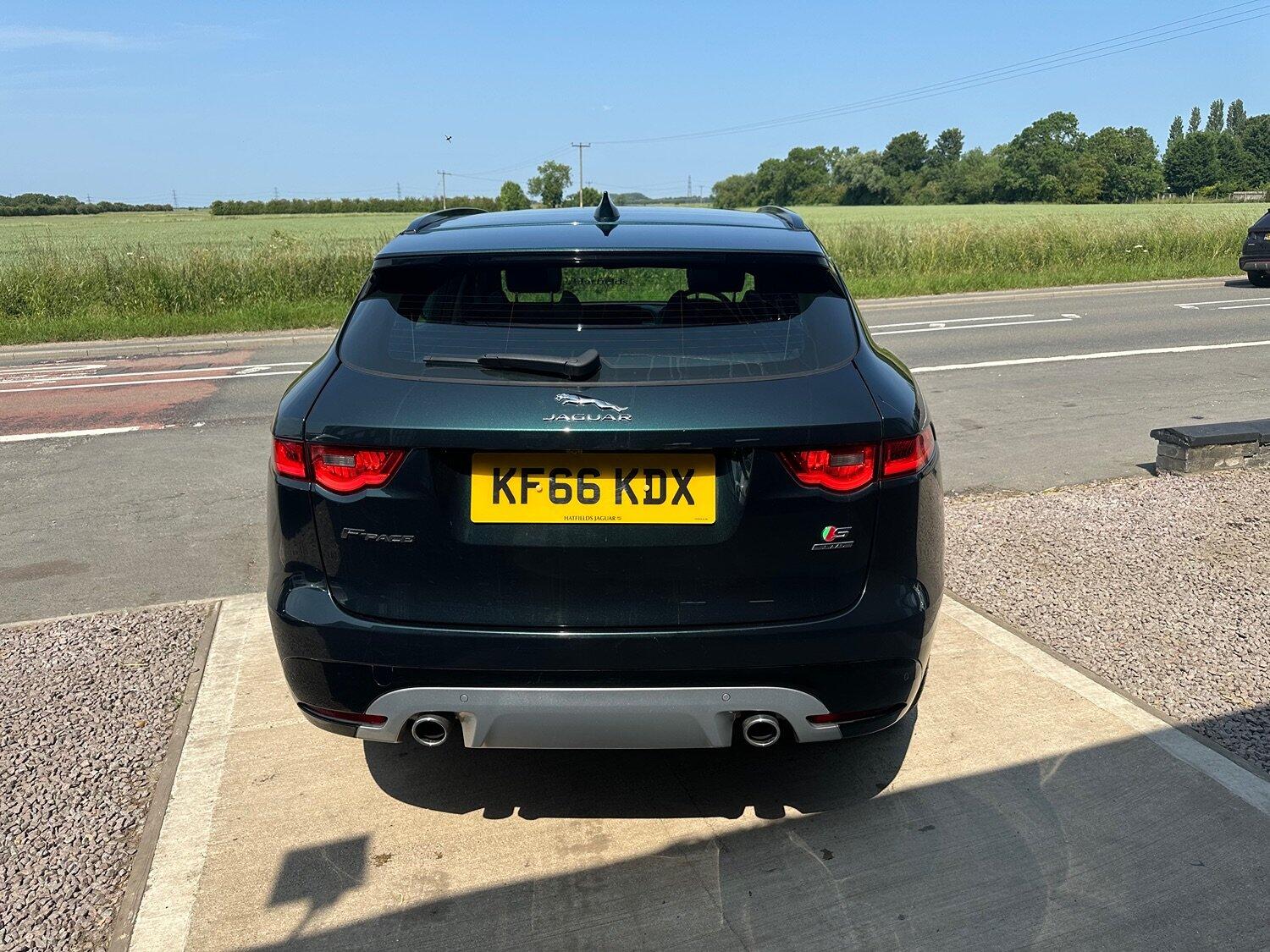 Jaguar F Pace