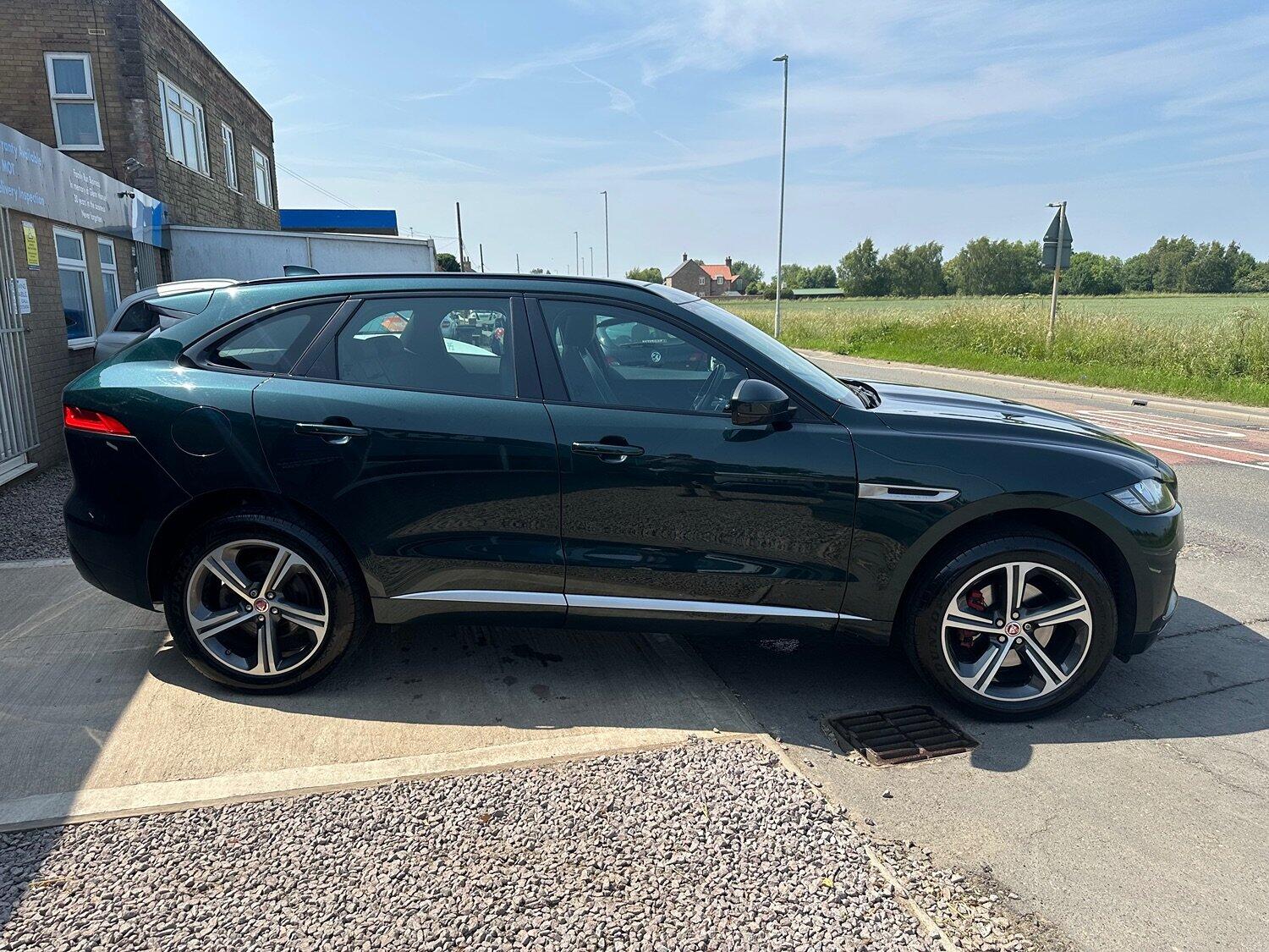 Jaguar F Pace