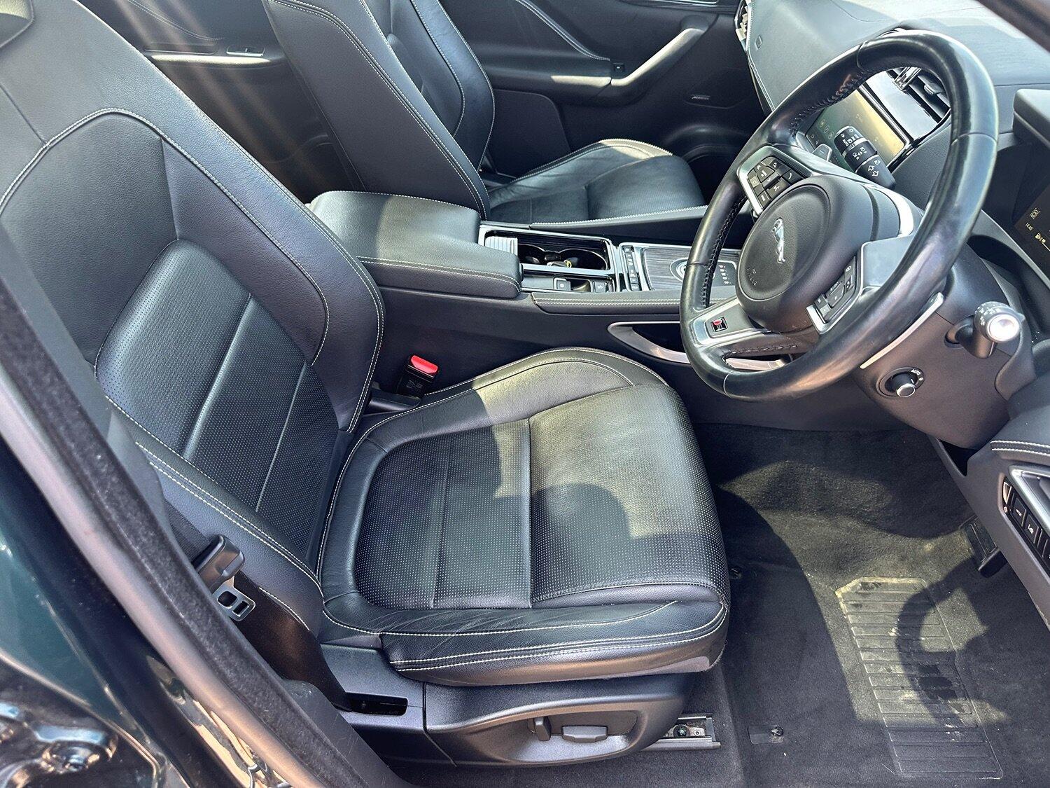 Jaguar F Pace