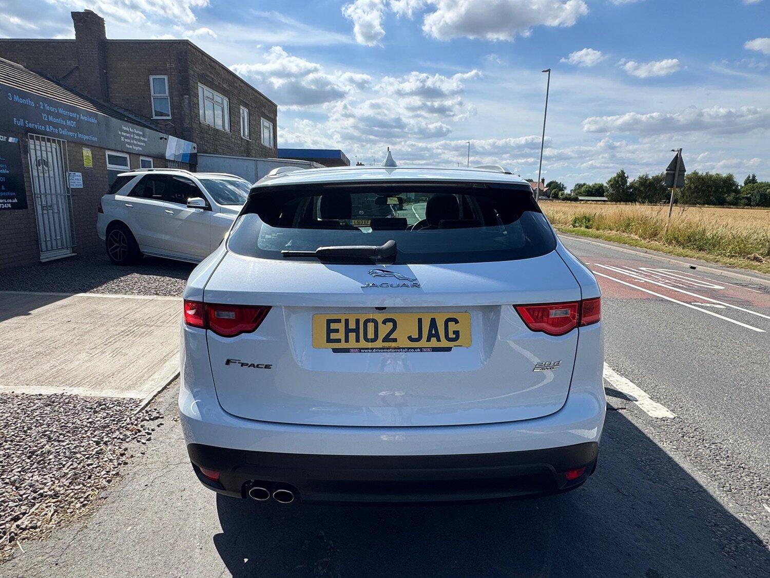 Jaguar F Pace