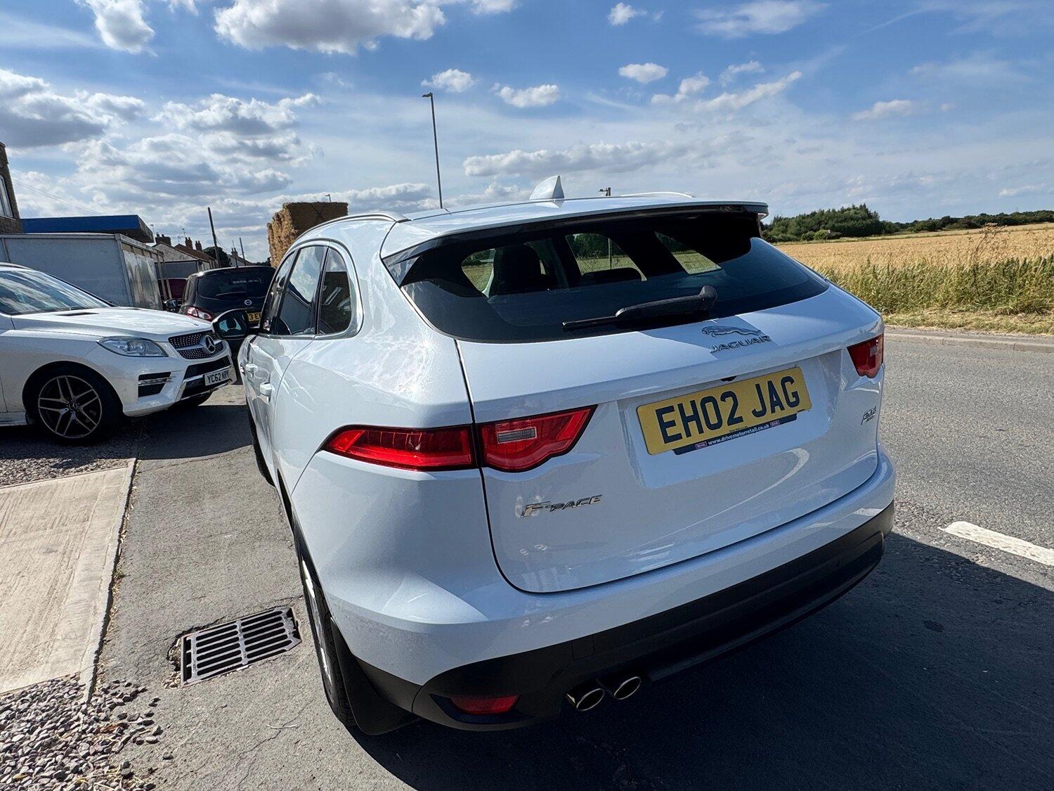 Jaguar F Pace