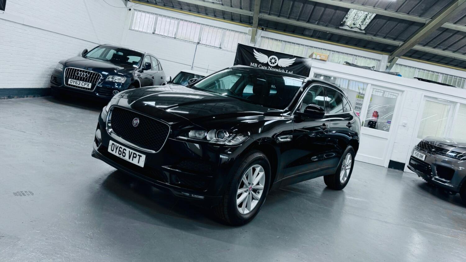 Jaguar F Pace