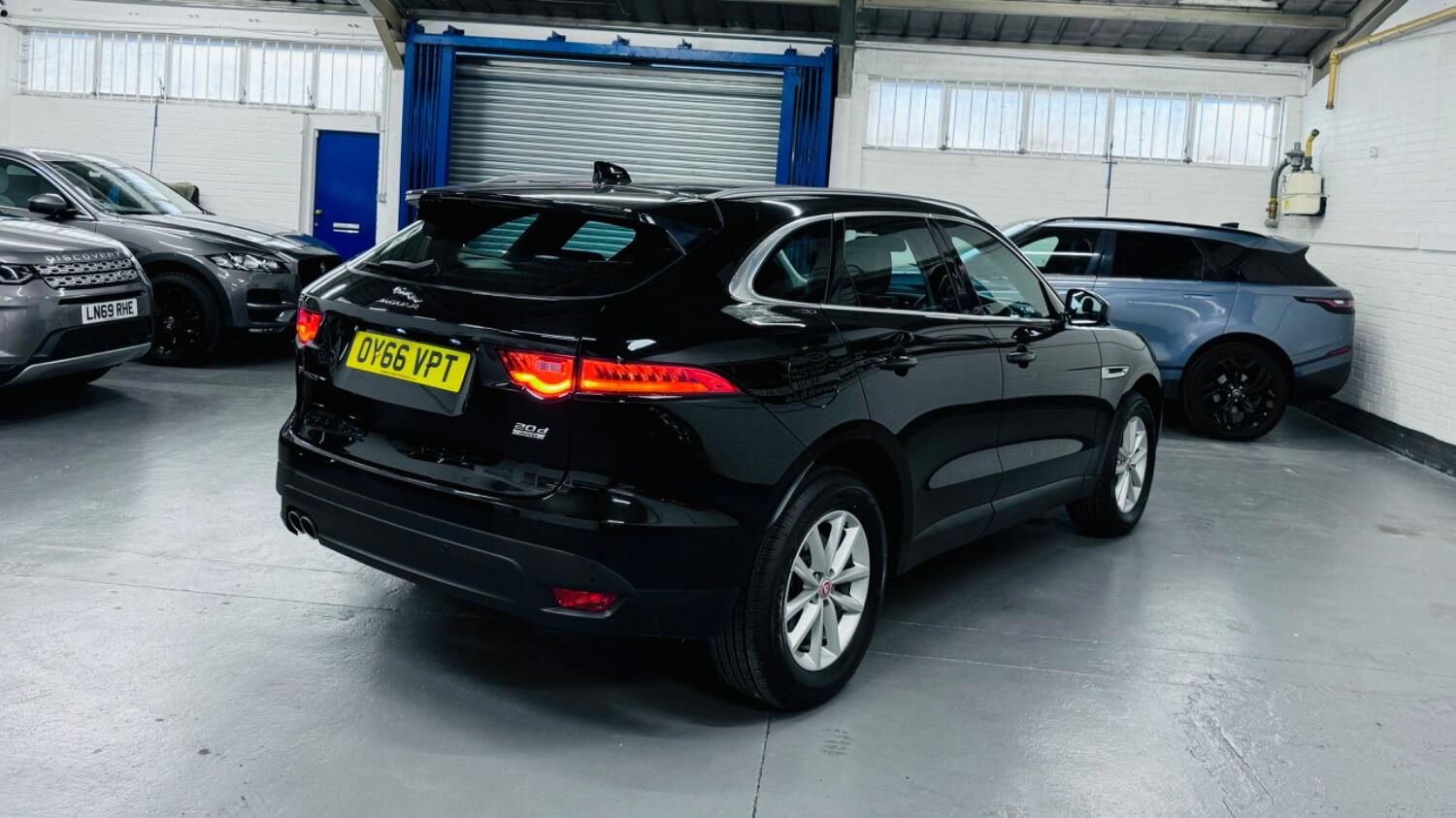 Jaguar F Pace