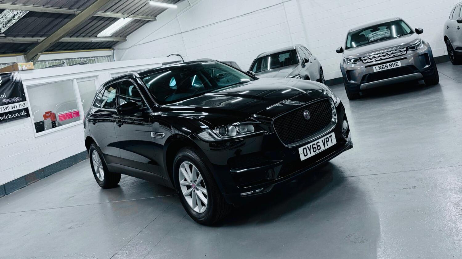 Jaguar F Pace