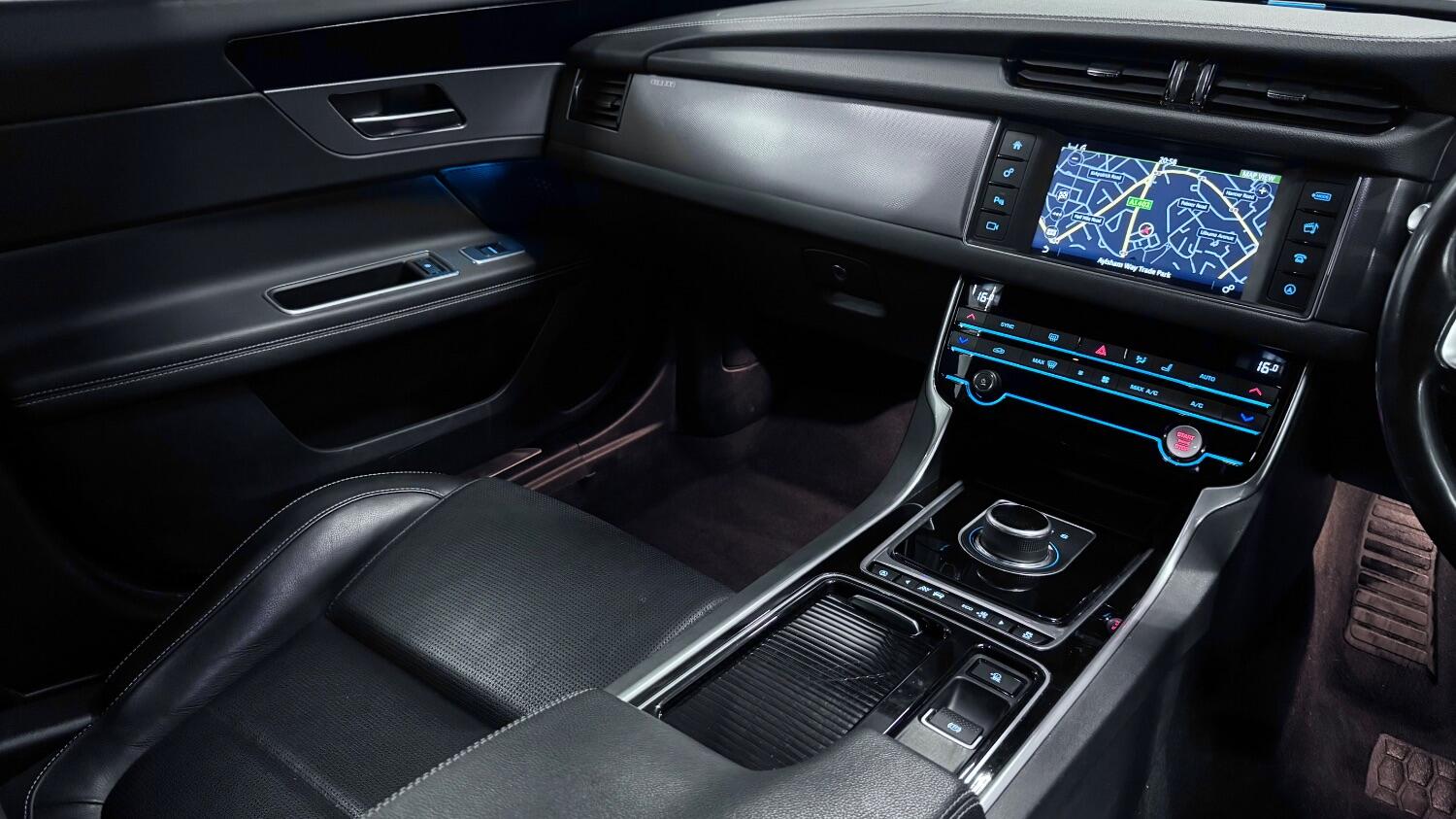 Jaguar XF