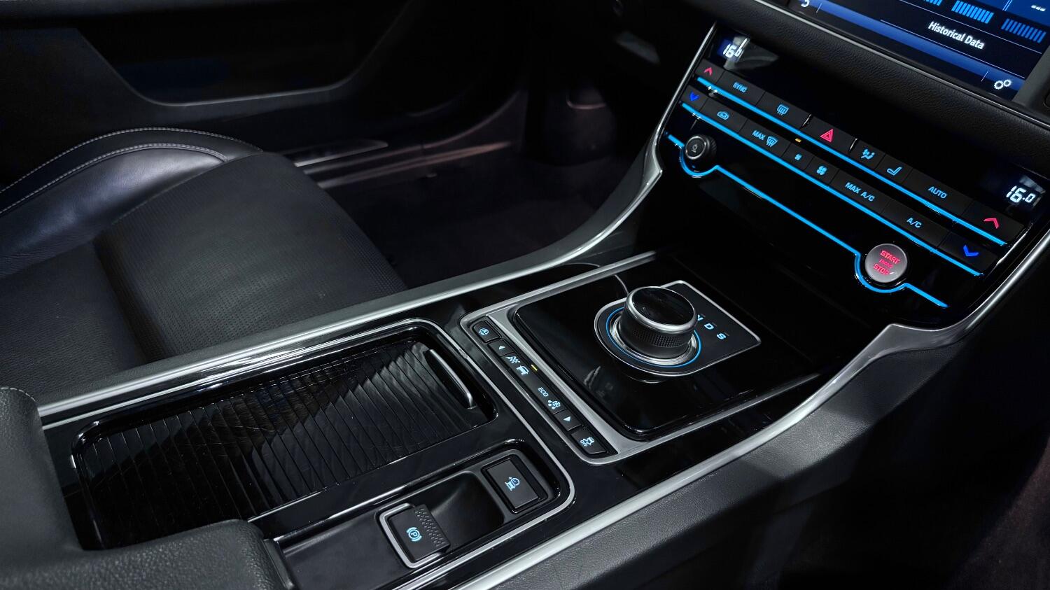 Jaguar XF