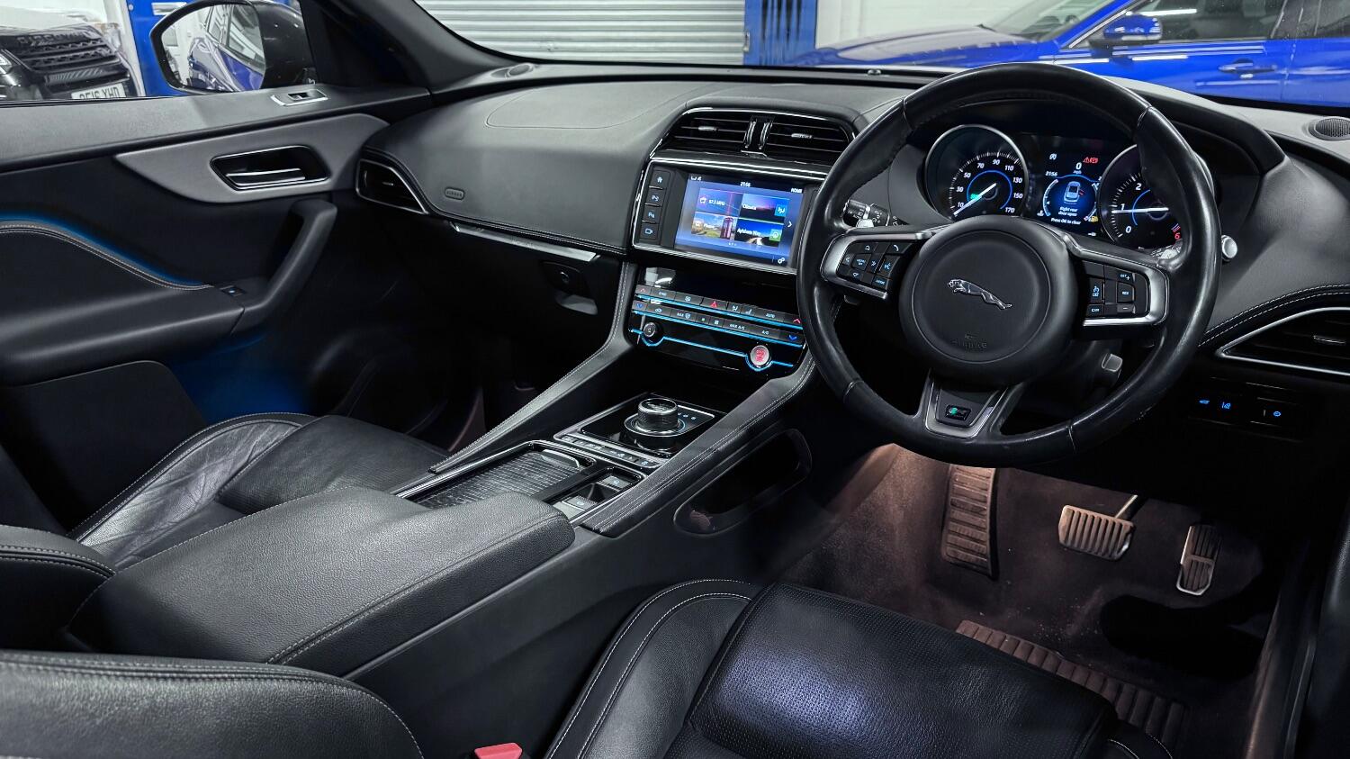Jaguar F Pace