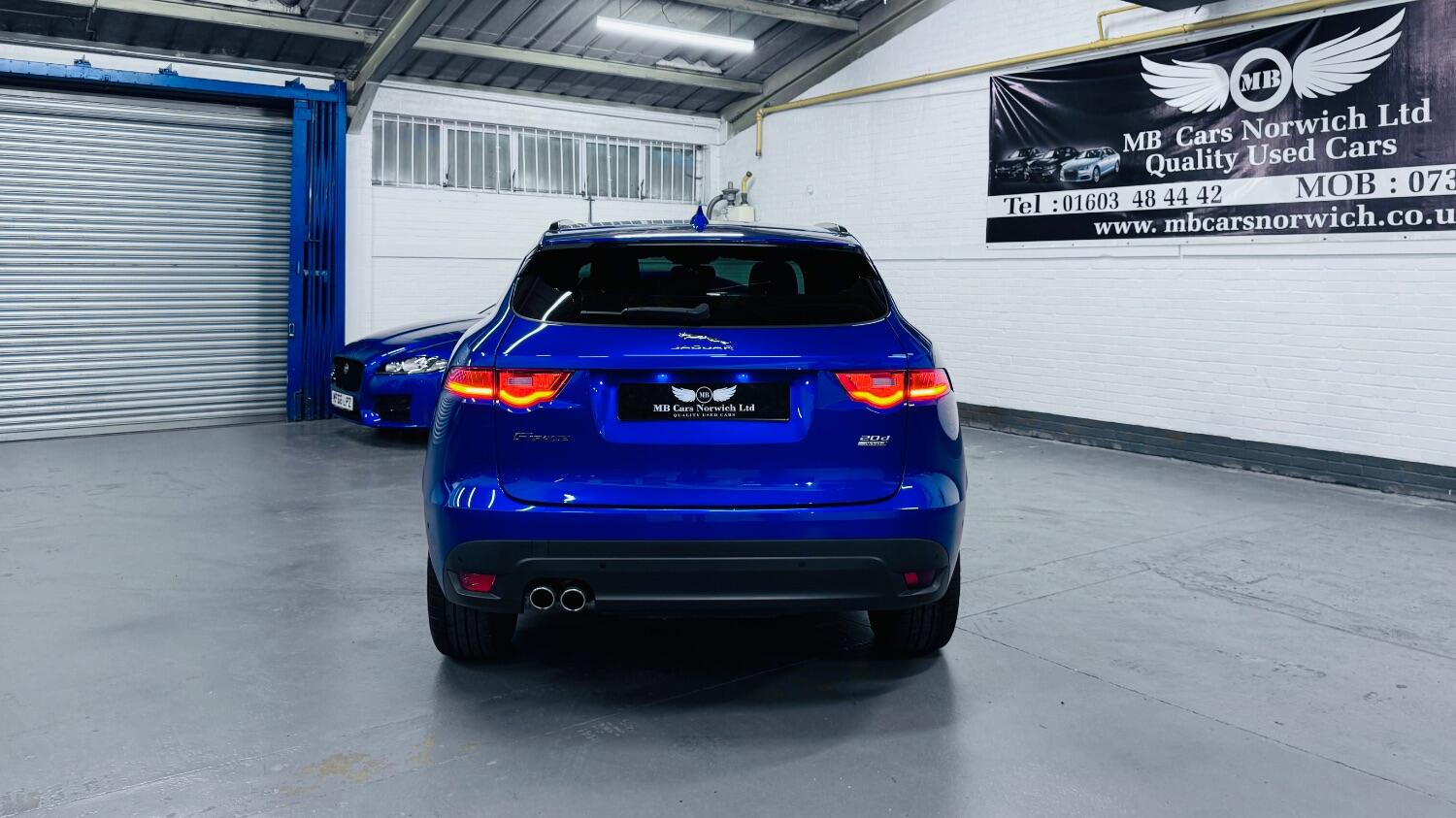 Jaguar F Pace