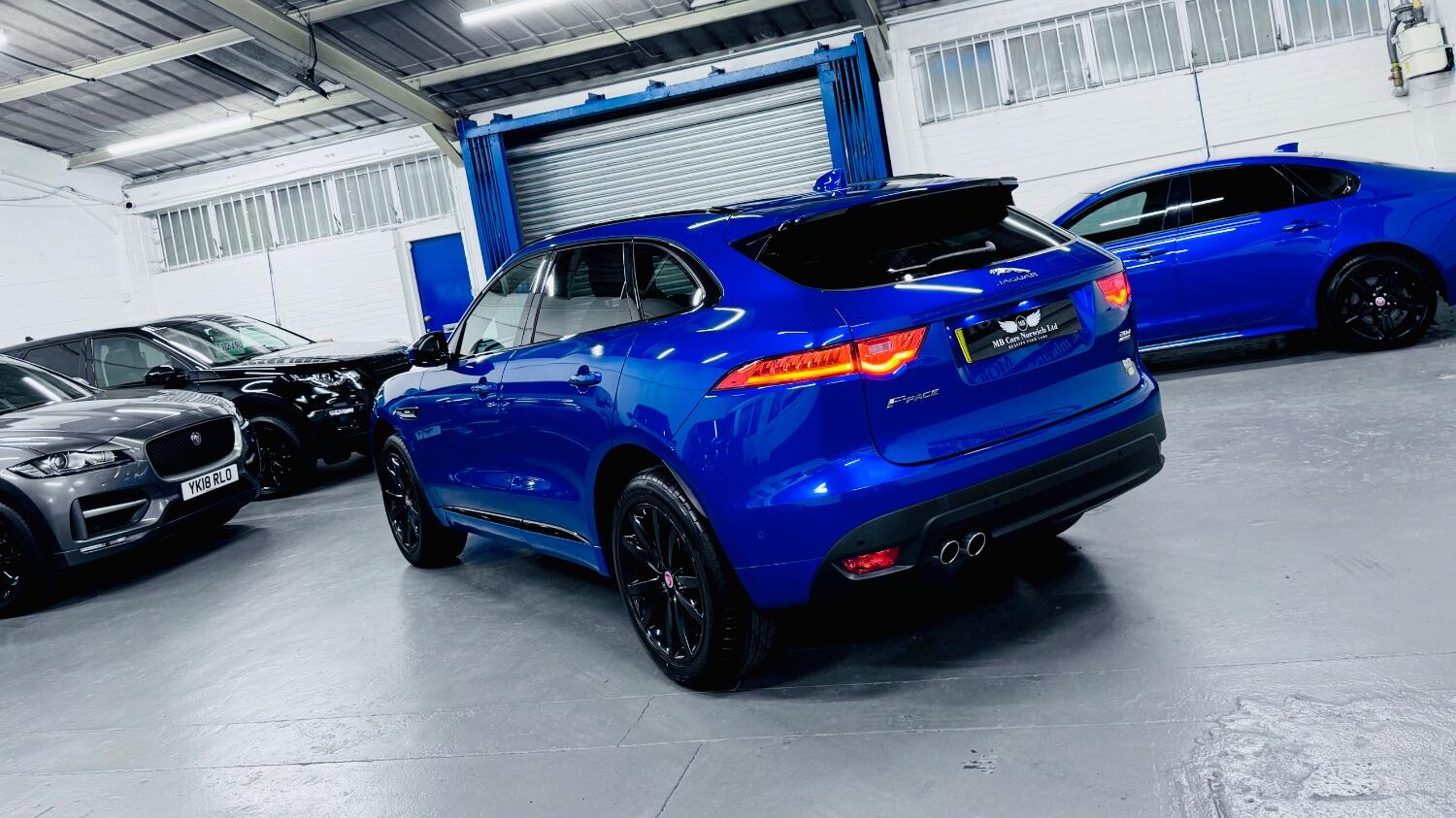 Jaguar F Pace