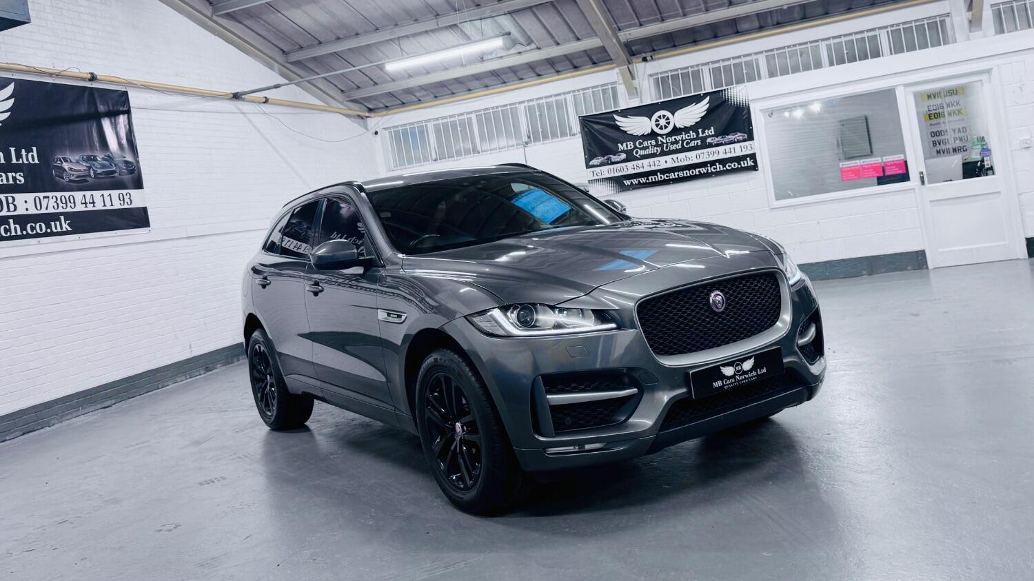 Jaguar F Pace