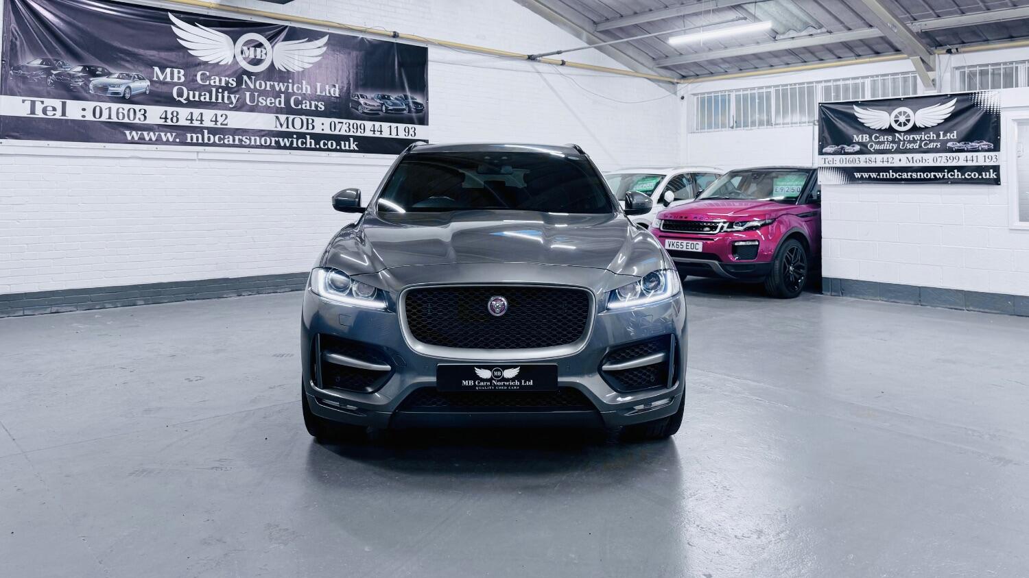 Jaguar F Pace