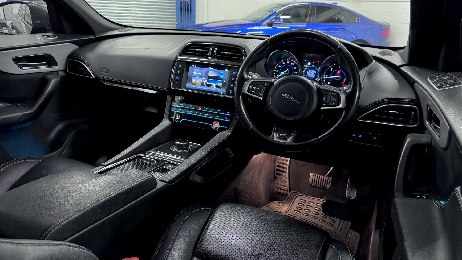 Jaguar F Pace