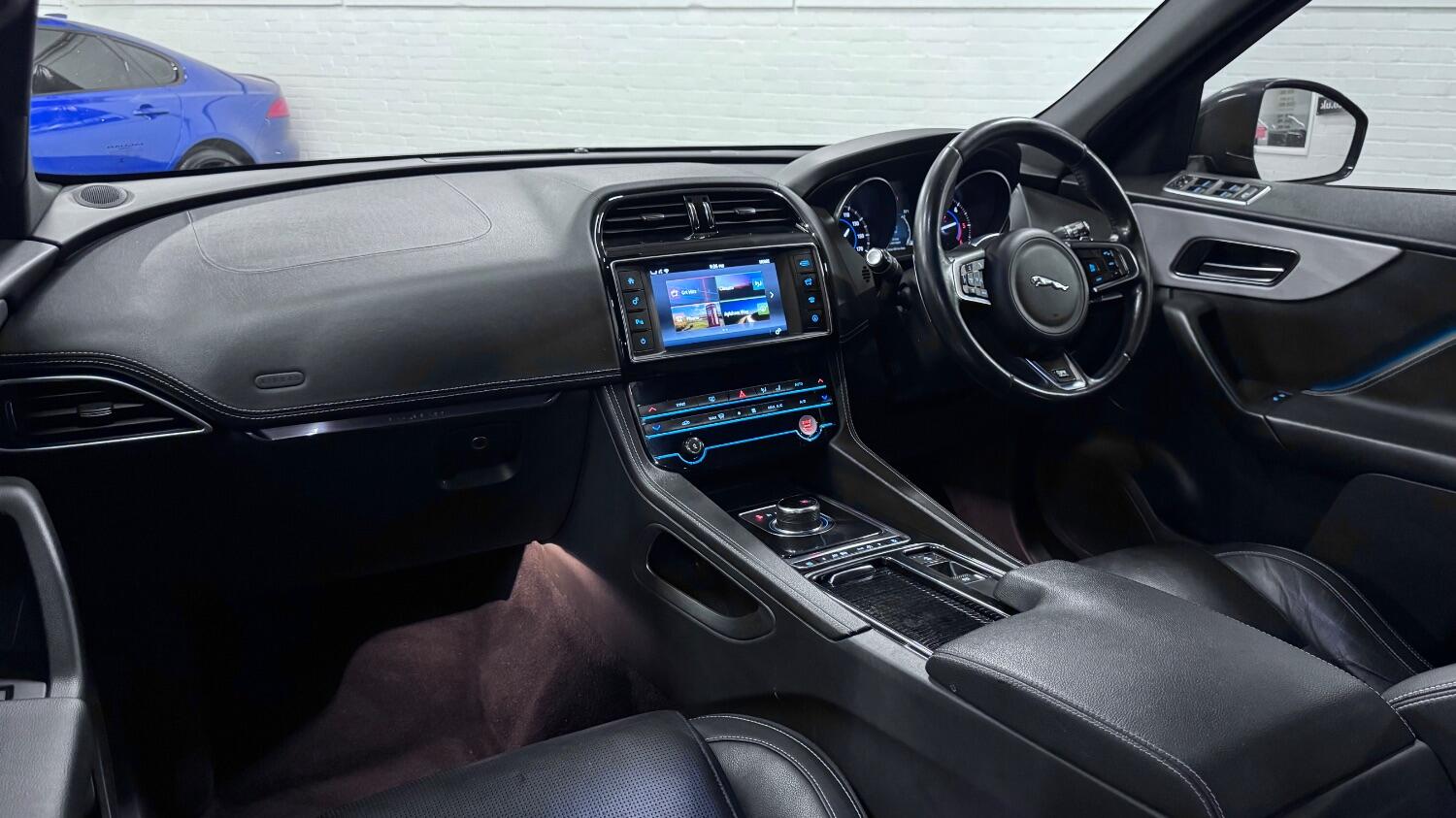 Jaguar F Pace