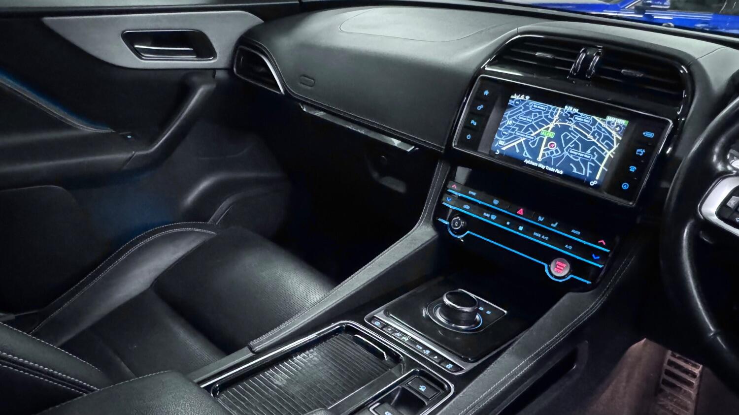 Jaguar F Pace
