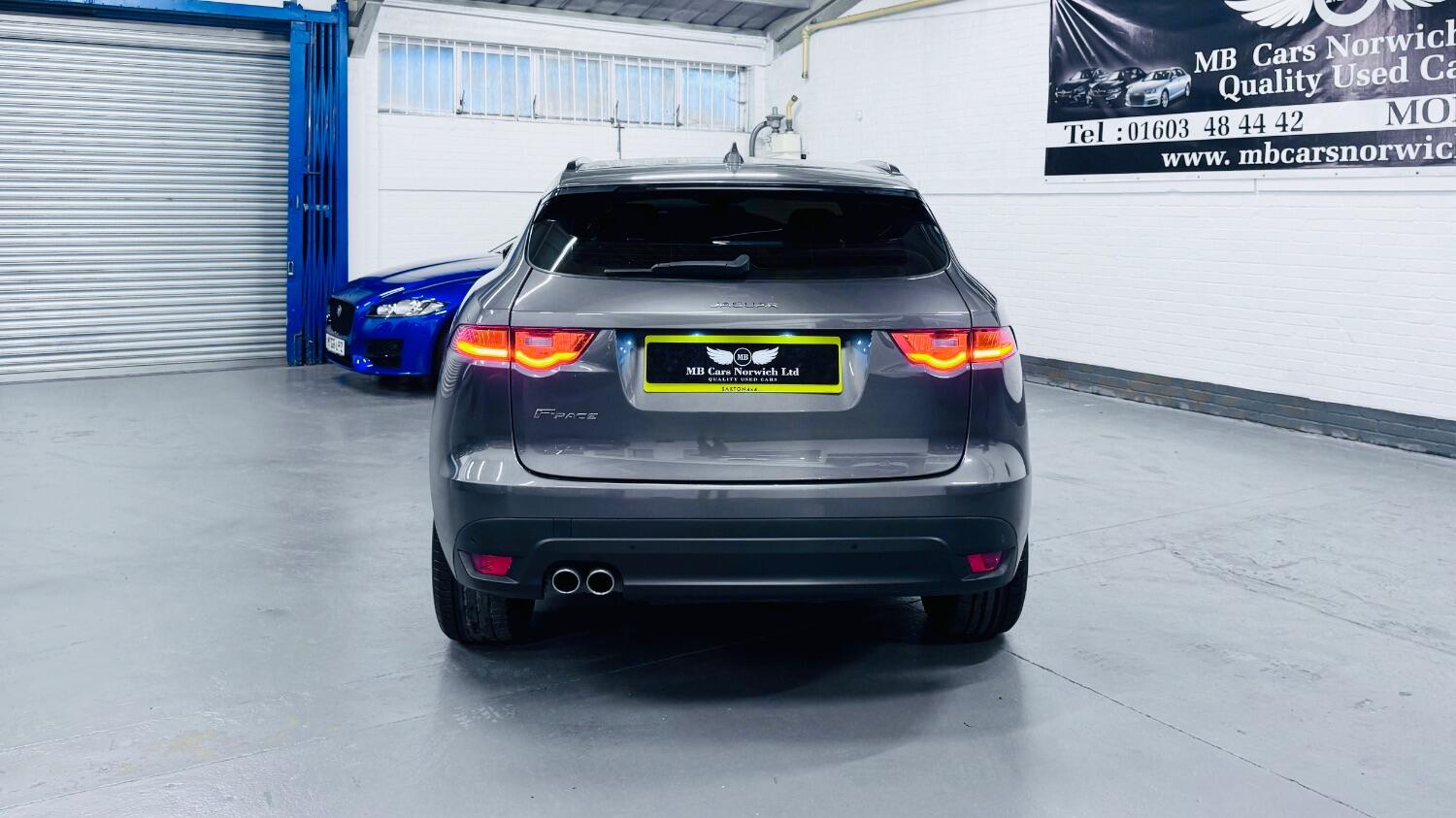 Jaguar F Pace