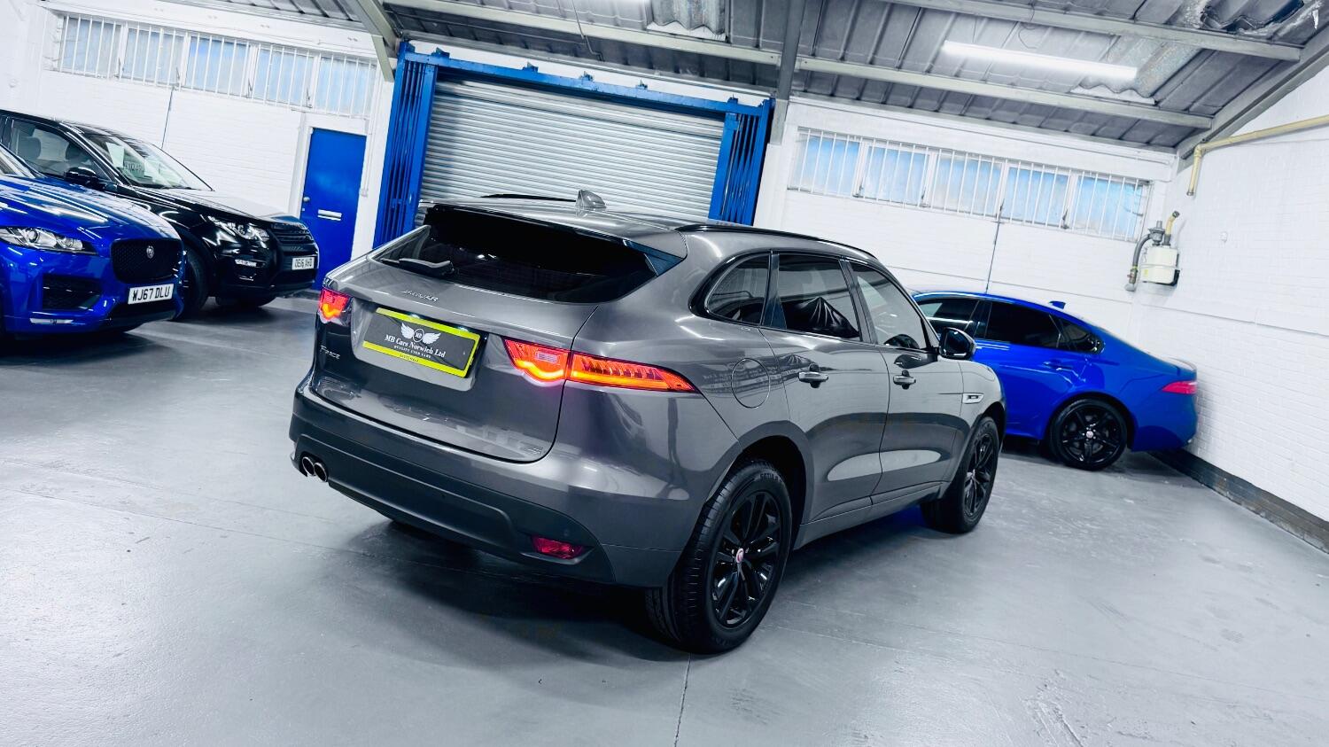Jaguar F Pace
