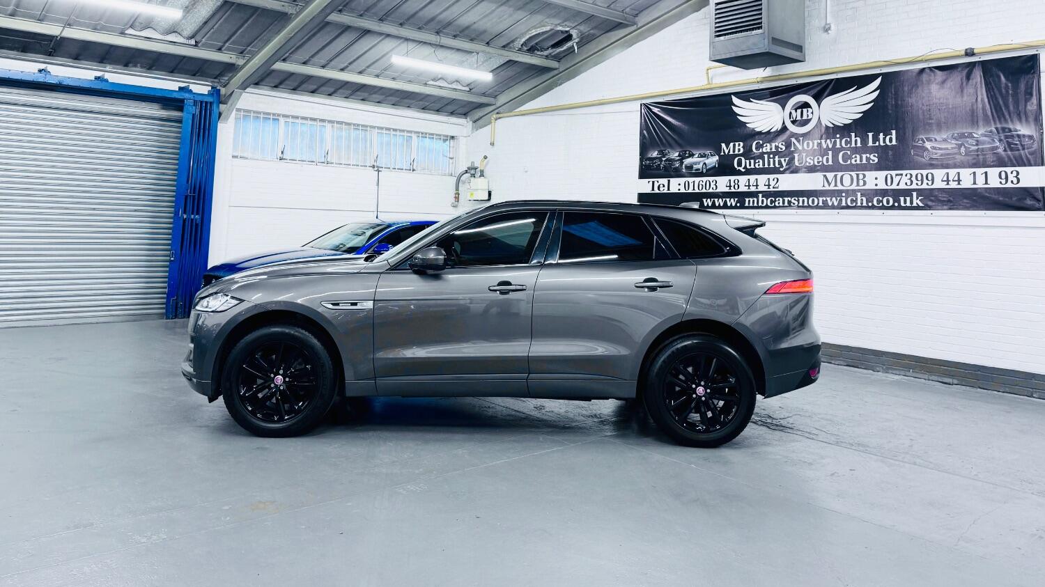 Jaguar F Pace