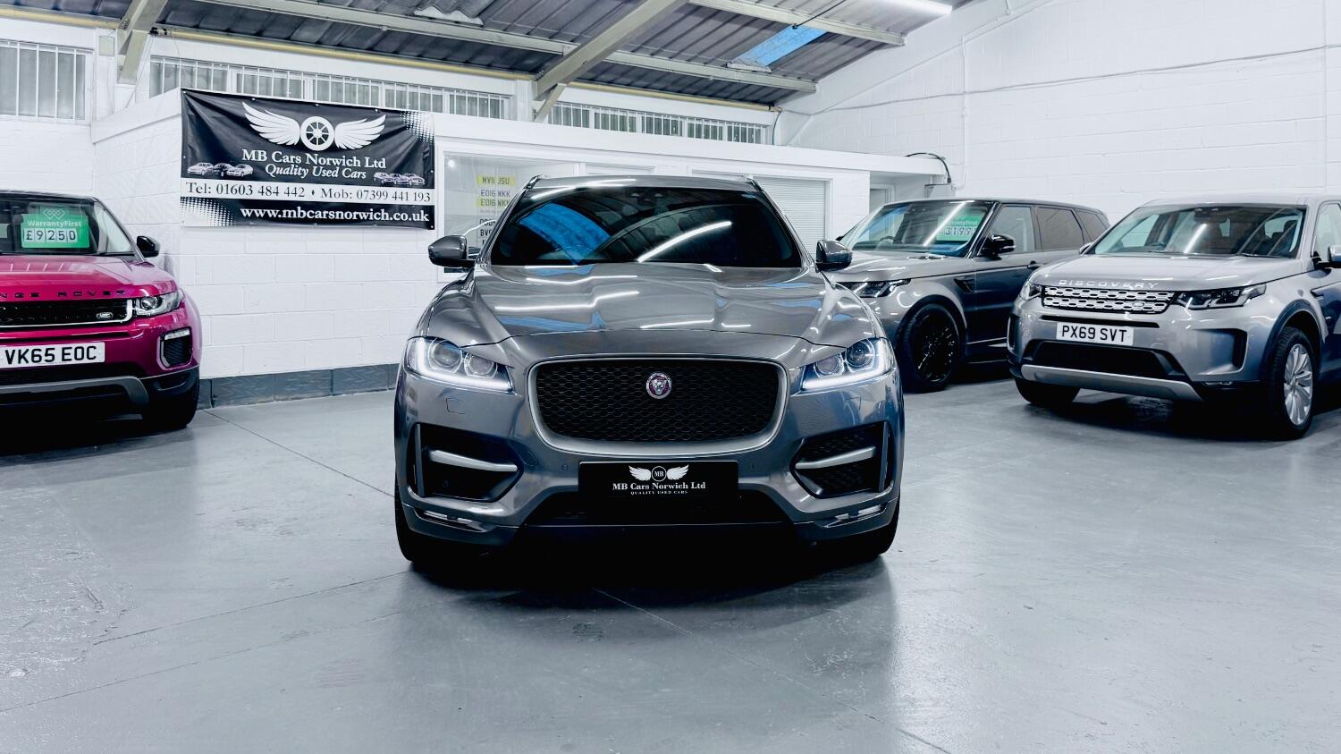 Jaguar F Pace