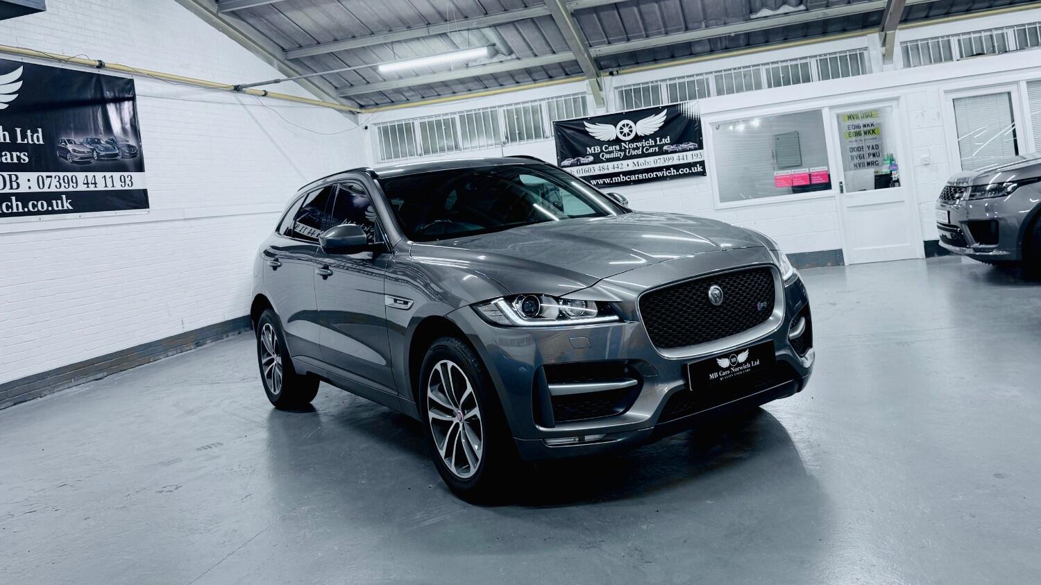 Jaguar F Pace