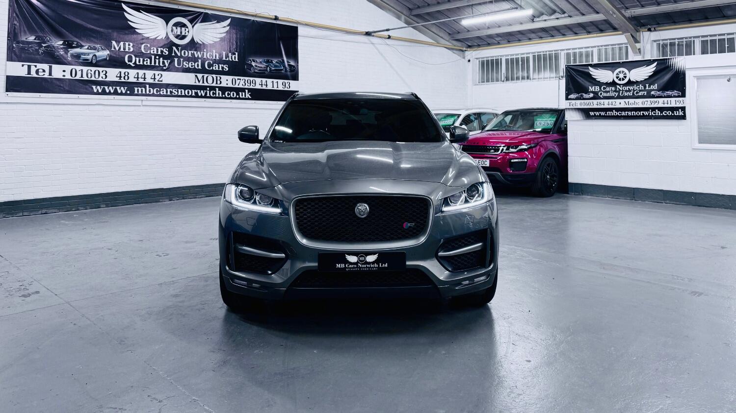 Jaguar F Pace