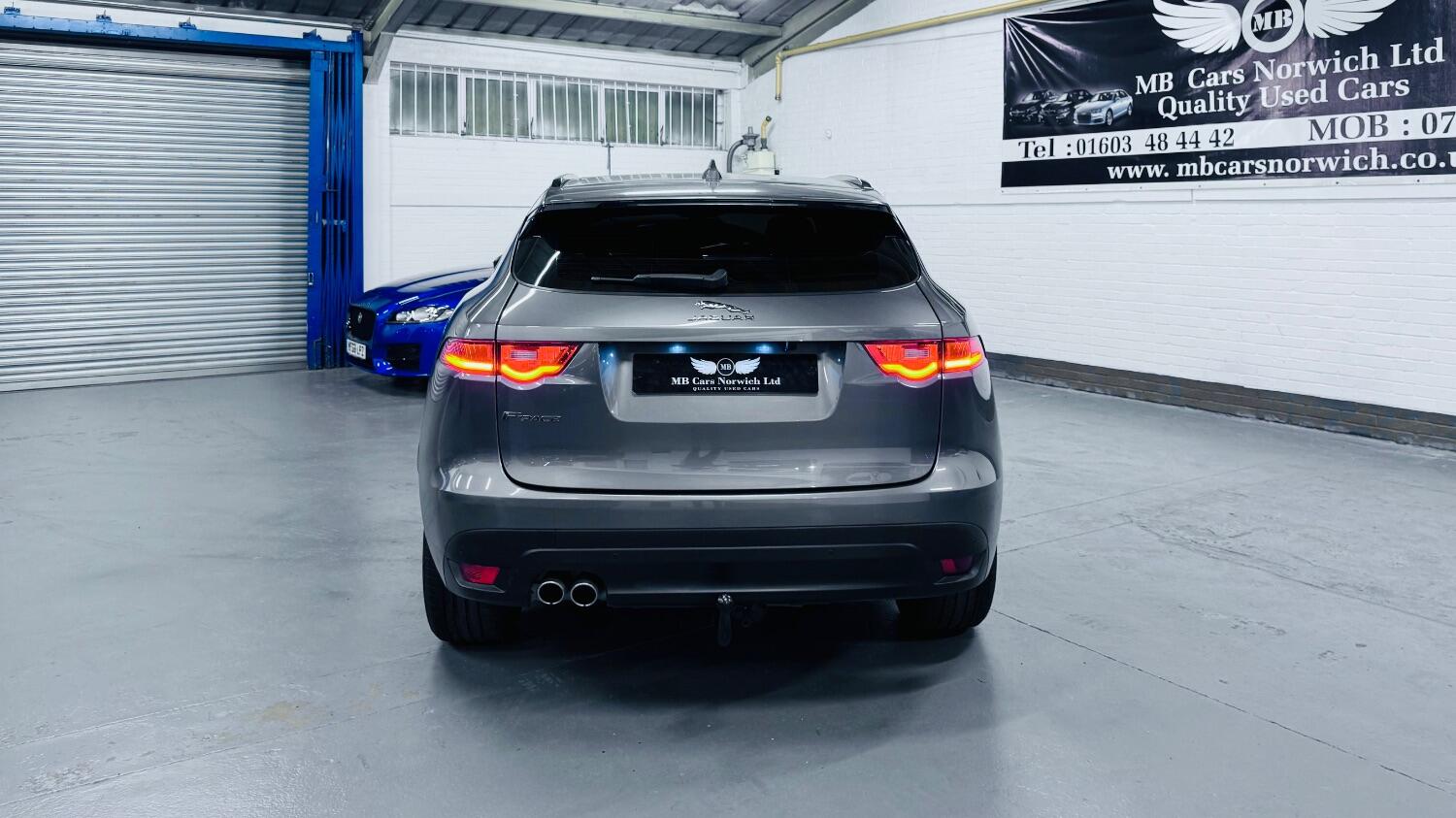 Jaguar F Pace