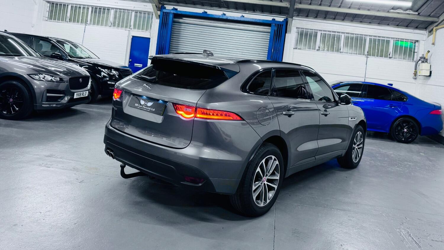 Jaguar F Pace