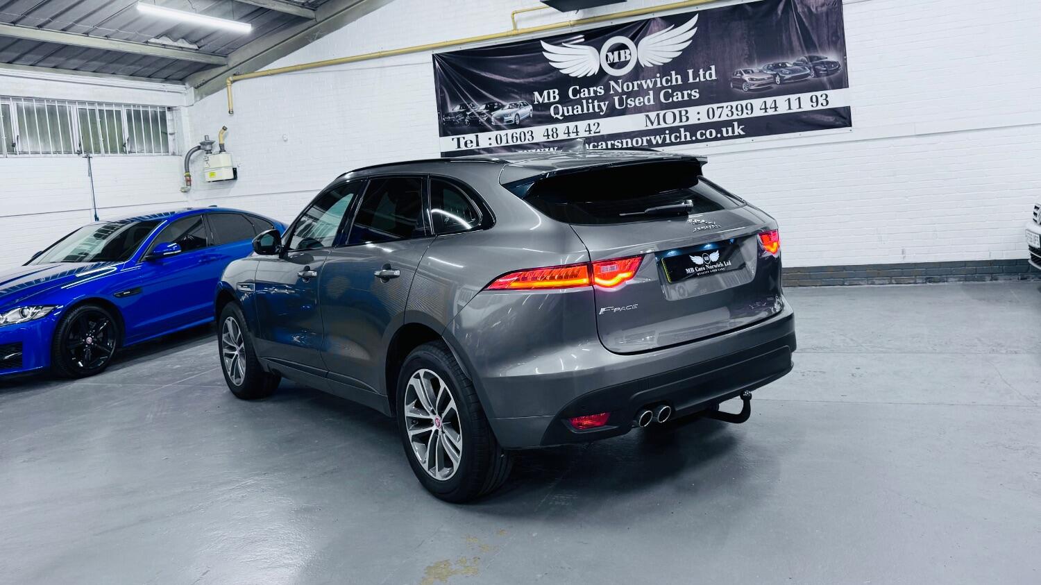 Jaguar F Pace