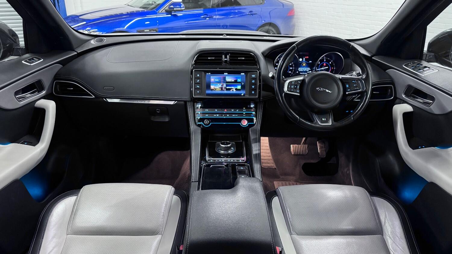 Jaguar F Pace