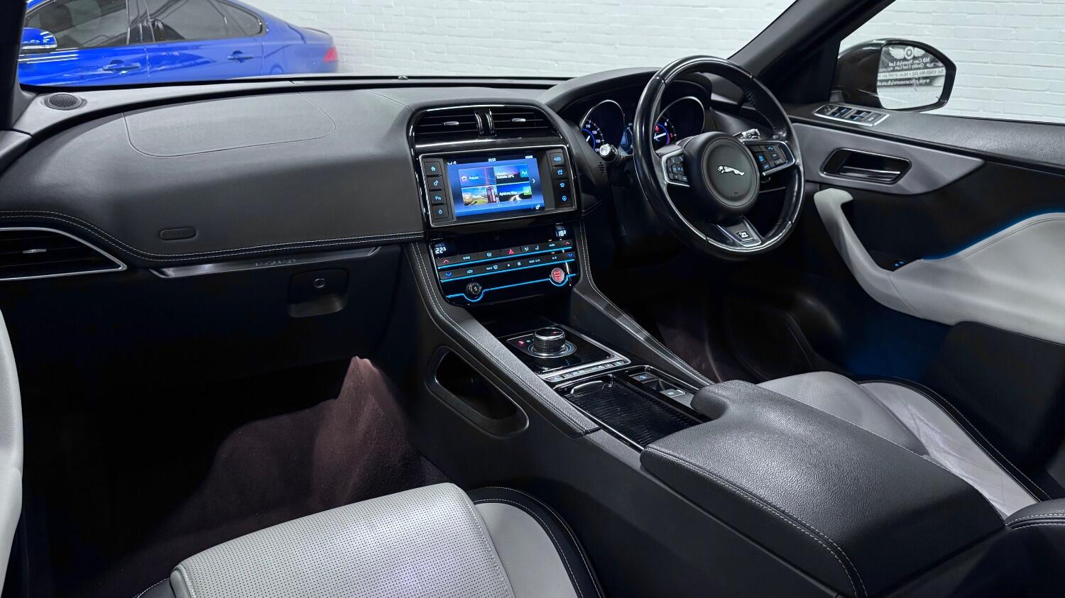 Jaguar F Pace