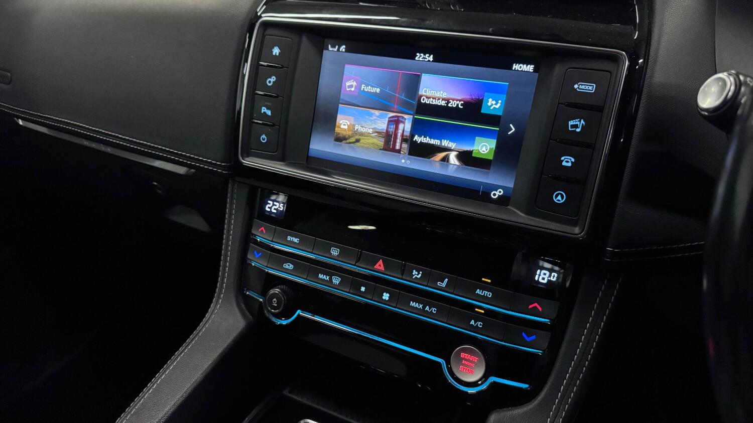 Jaguar F Pace
