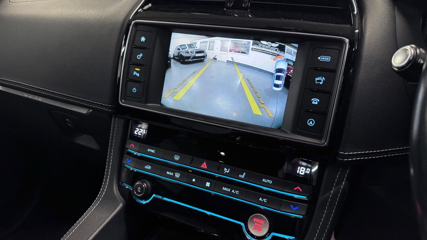 Jaguar F Pace