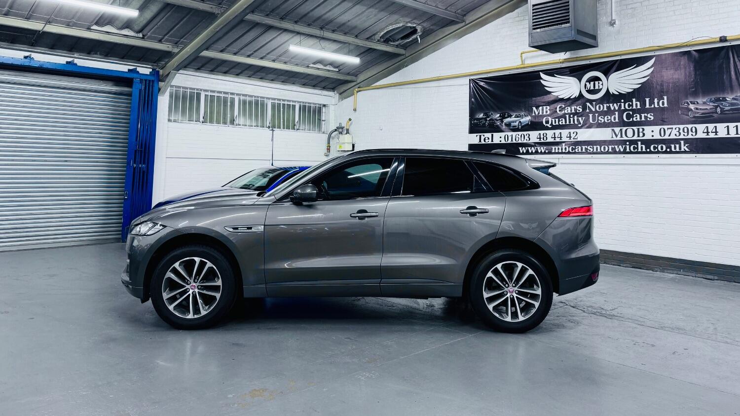 Jaguar F Pace