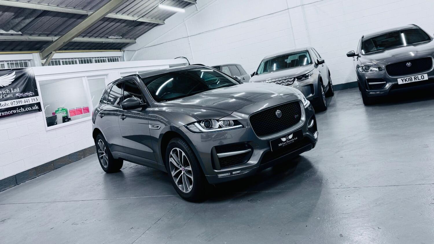 Jaguar F Pace