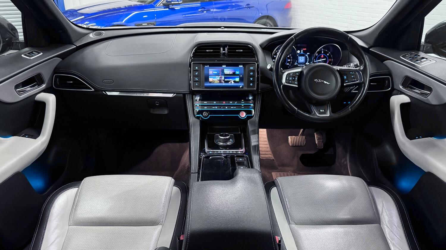Jaguar F Pace