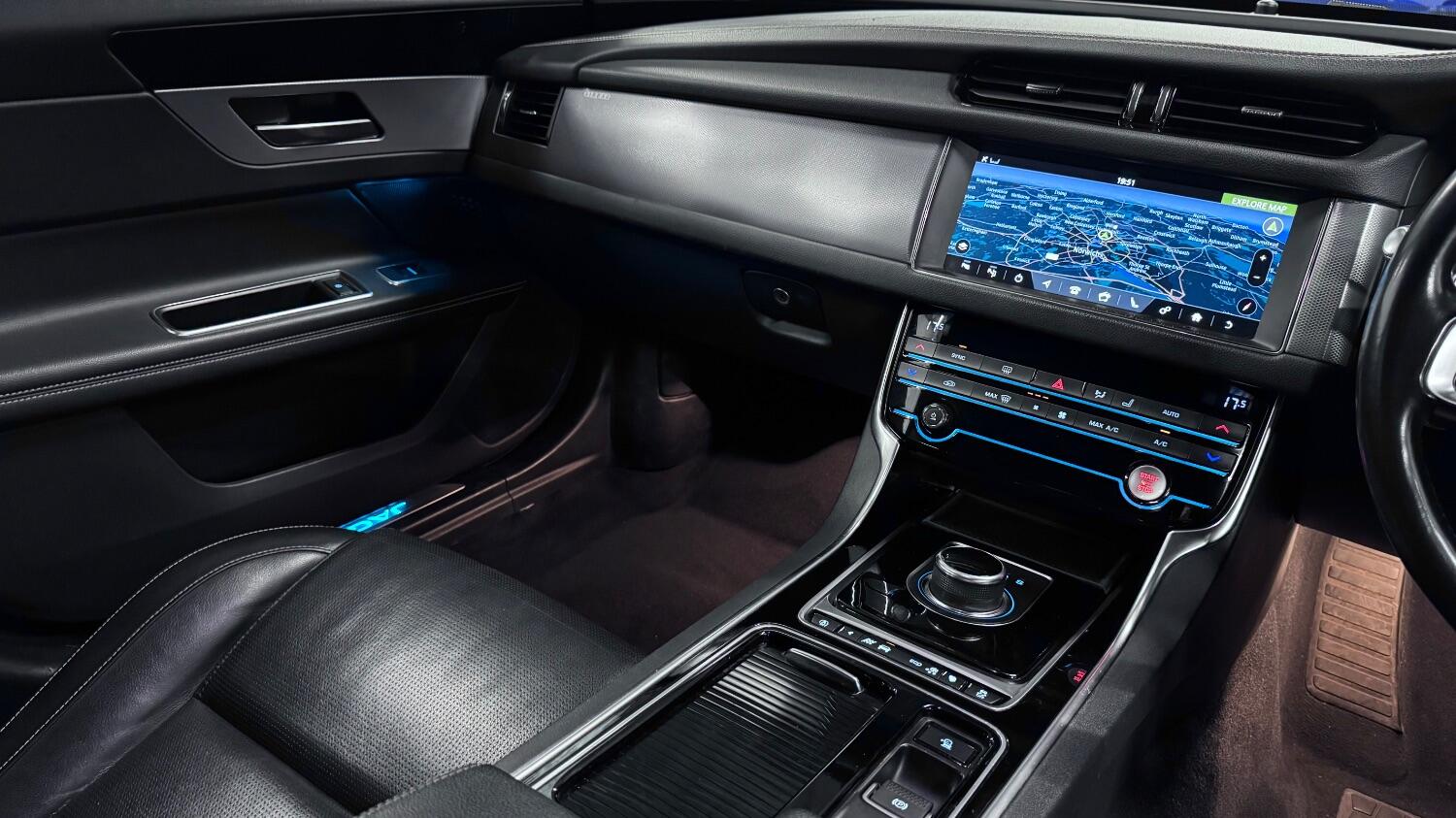 Jaguar XF