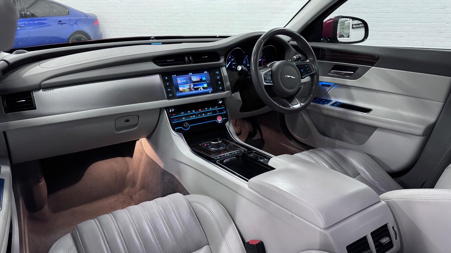 Jaguar XF