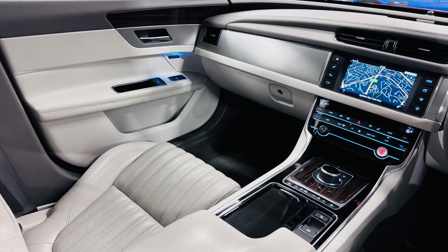 Jaguar XF