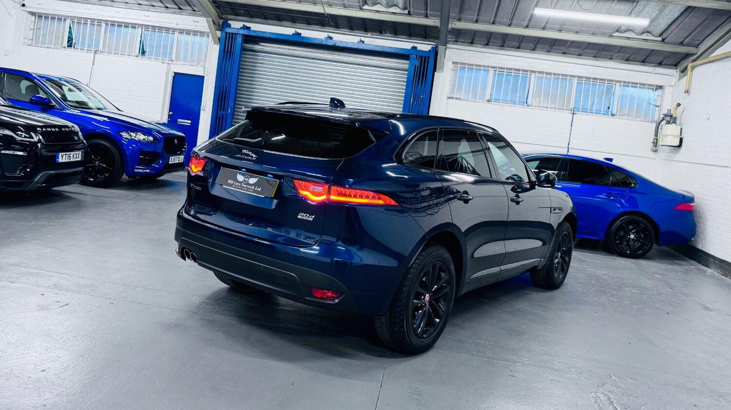Jaguar F Pace
