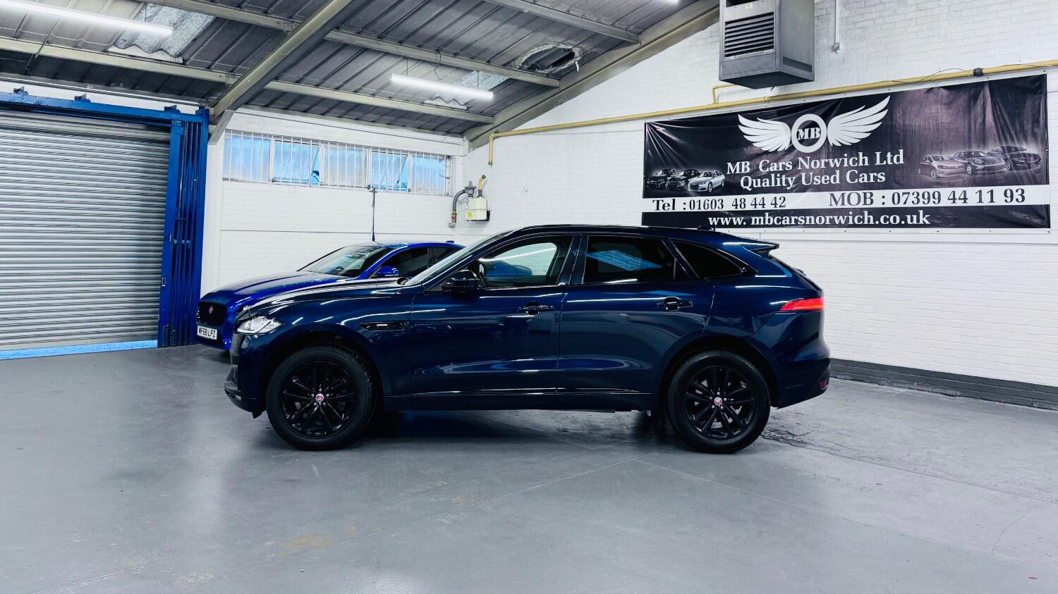 Jaguar F Pace