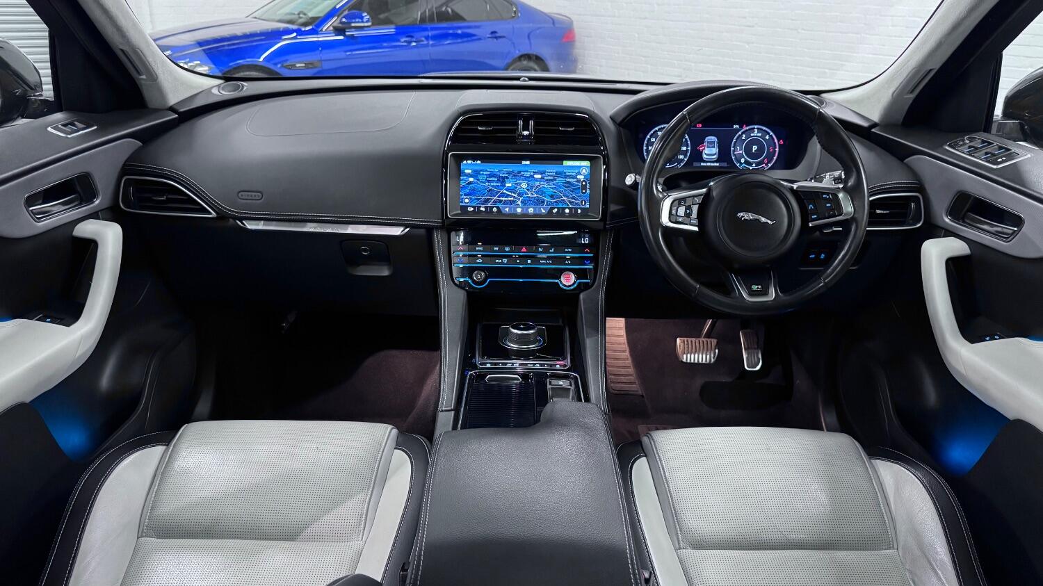 Jaguar F Pace