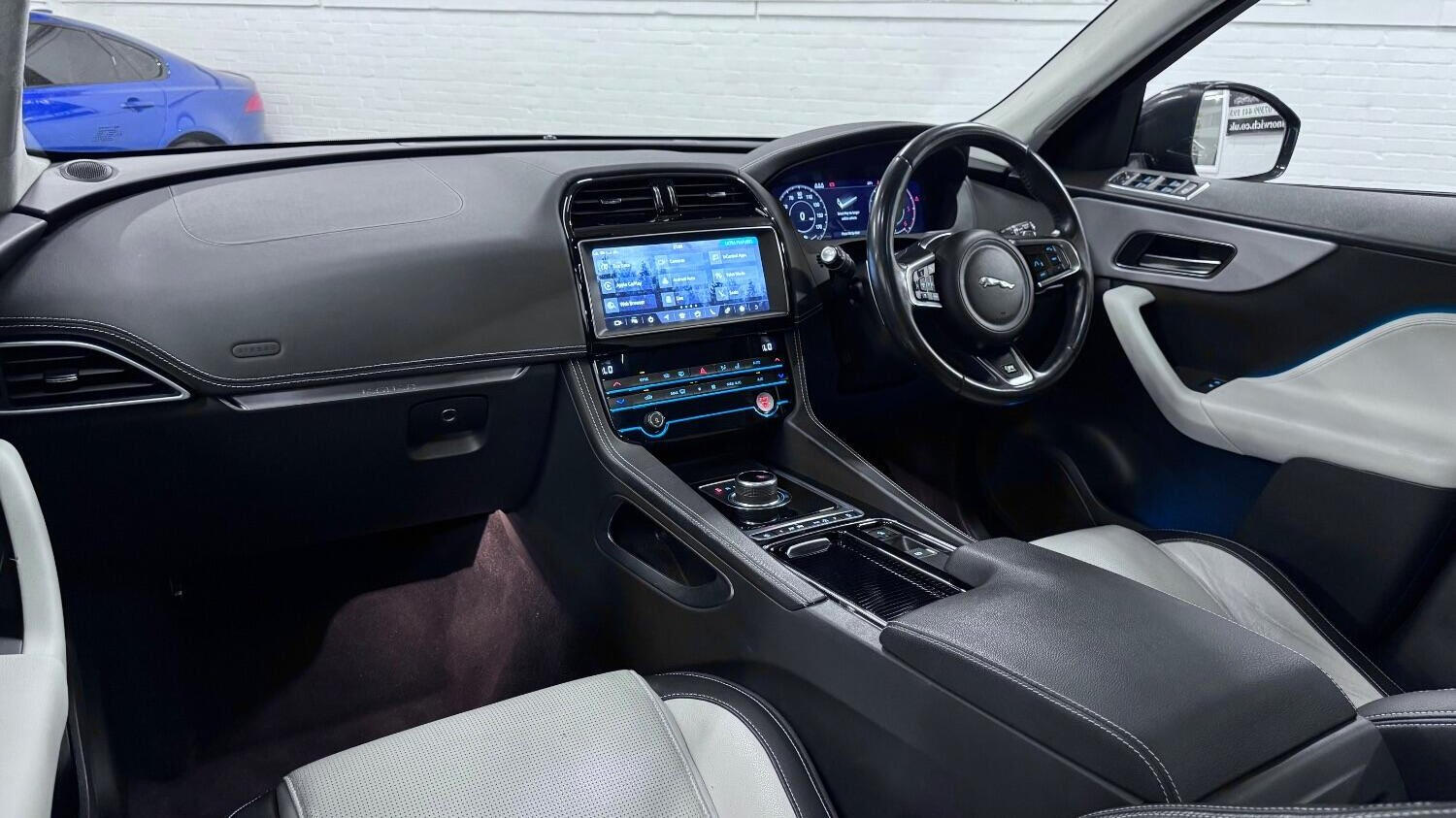 Jaguar F Pace