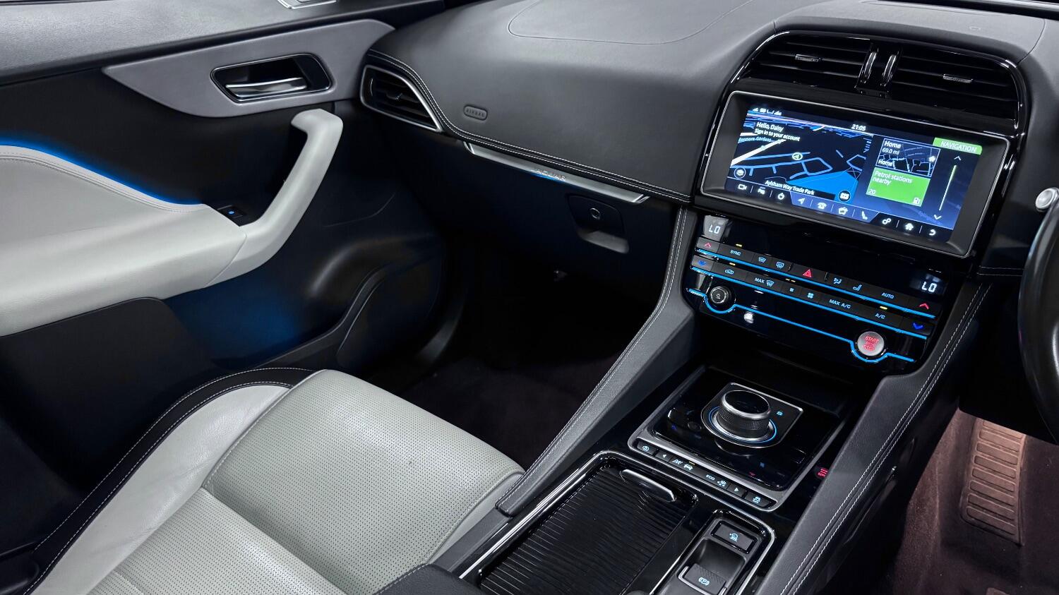 Jaguar F Pace