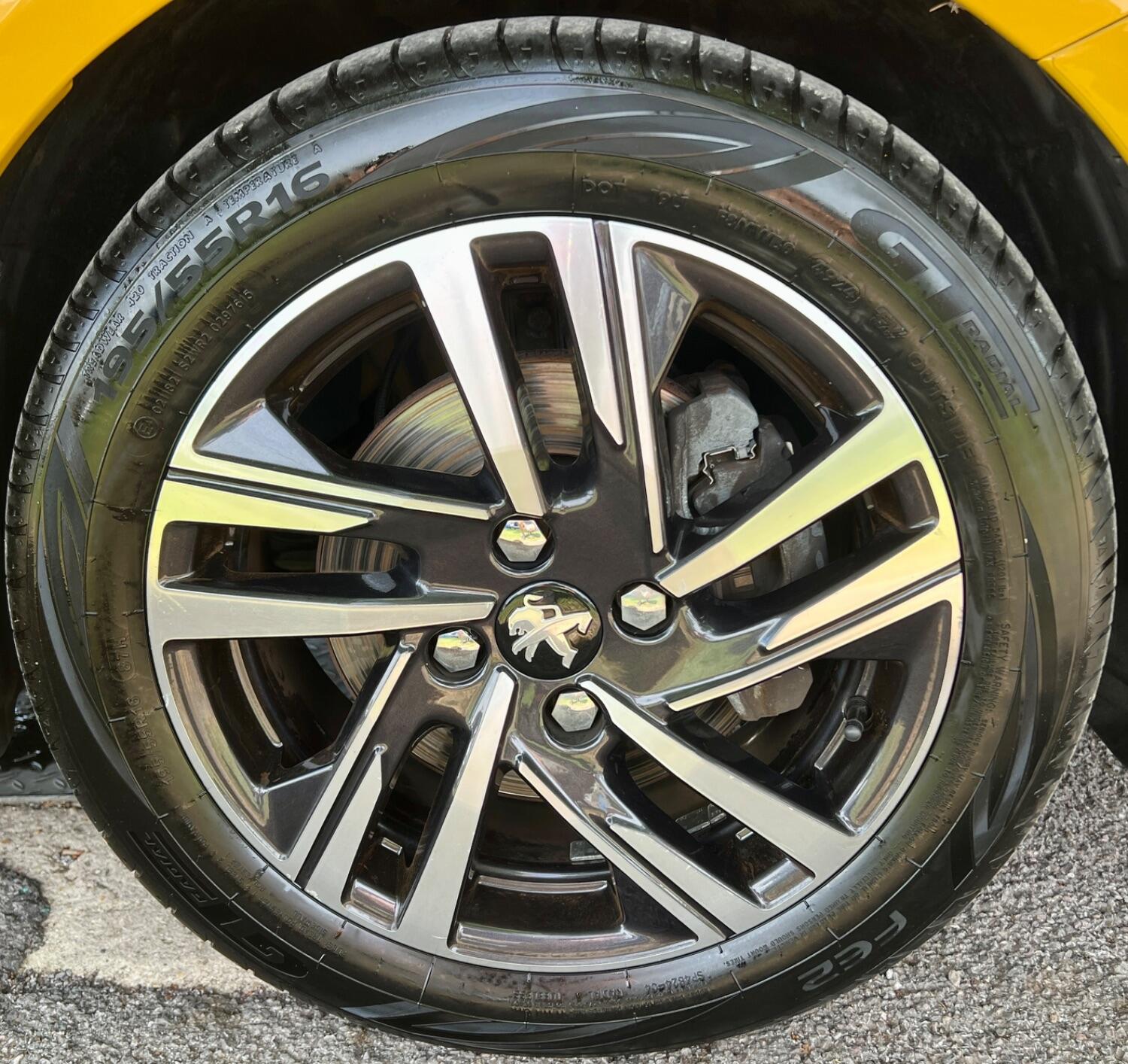 Peugeot 208