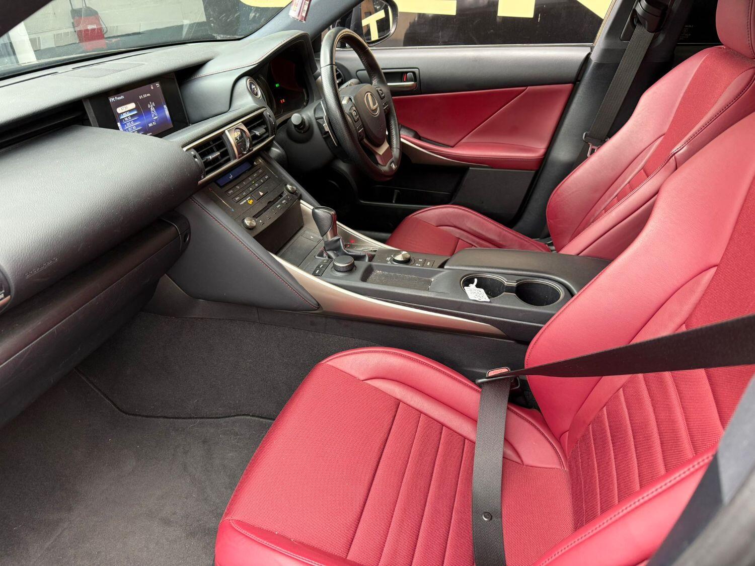 Lexus IS