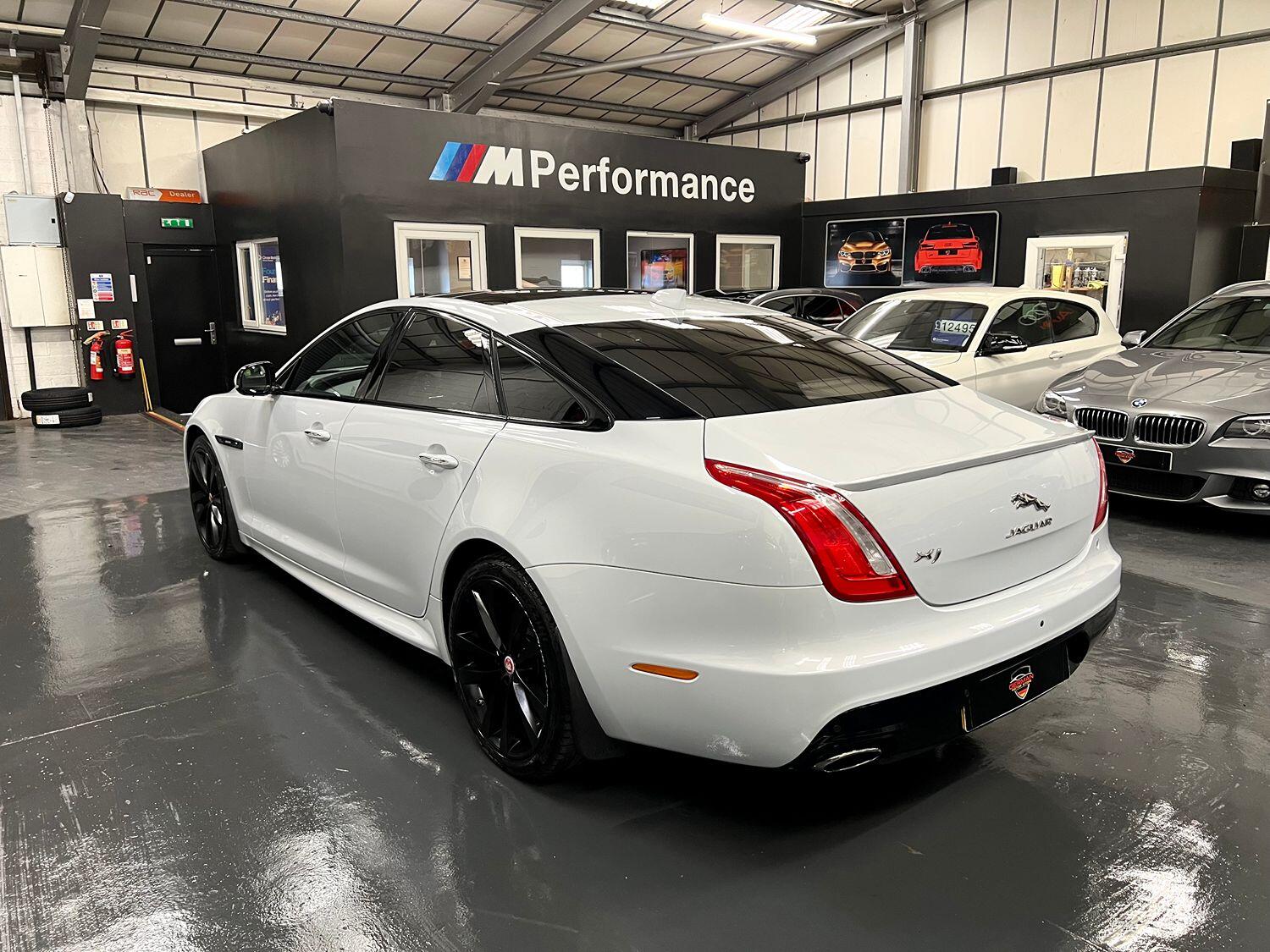 Jaguar XJ