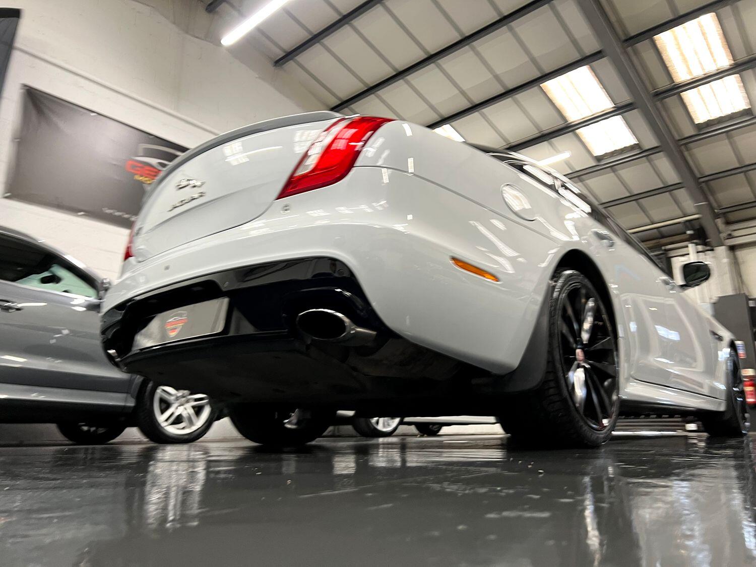 Jaguar XJ