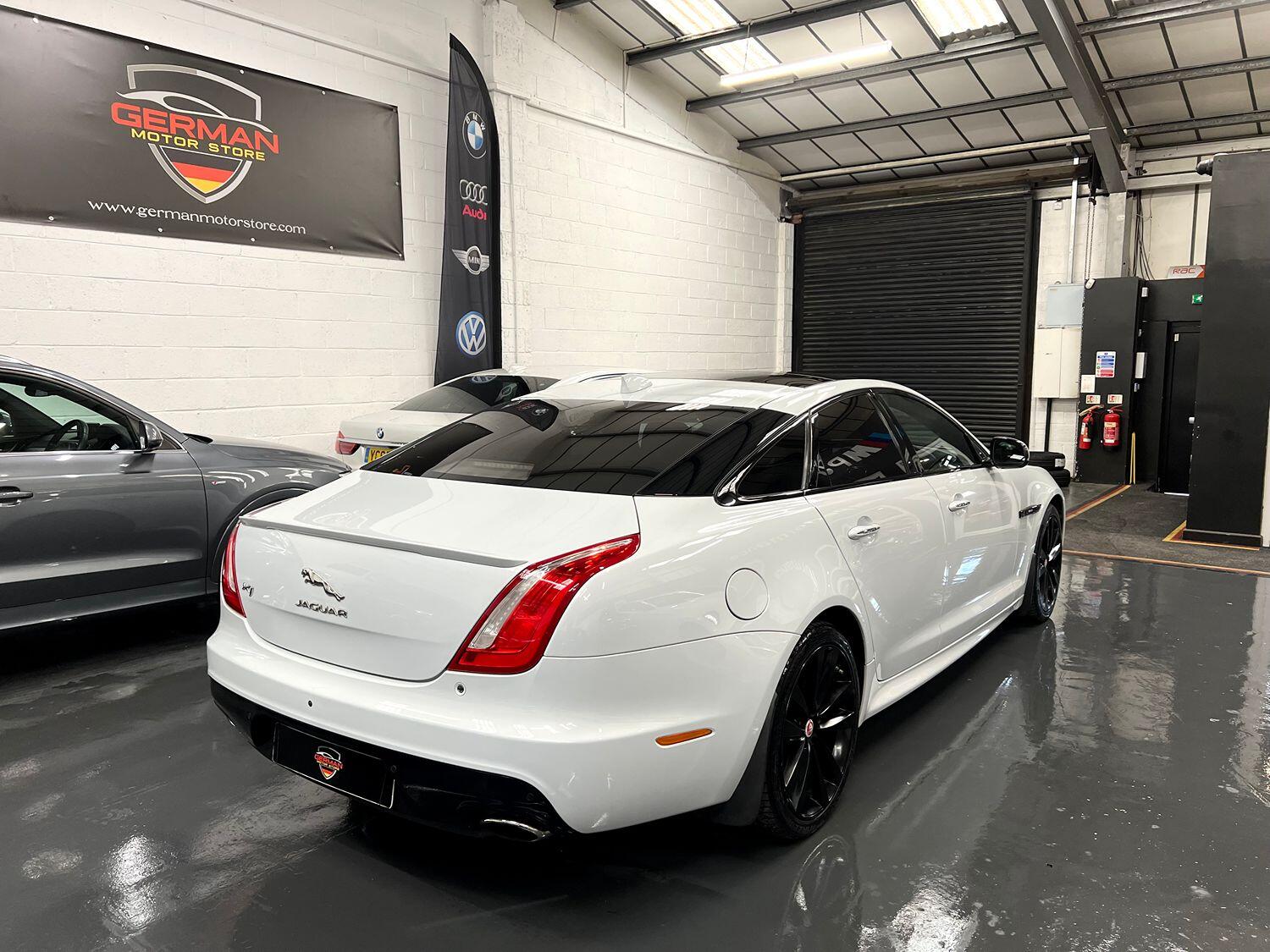Jaguar XJ