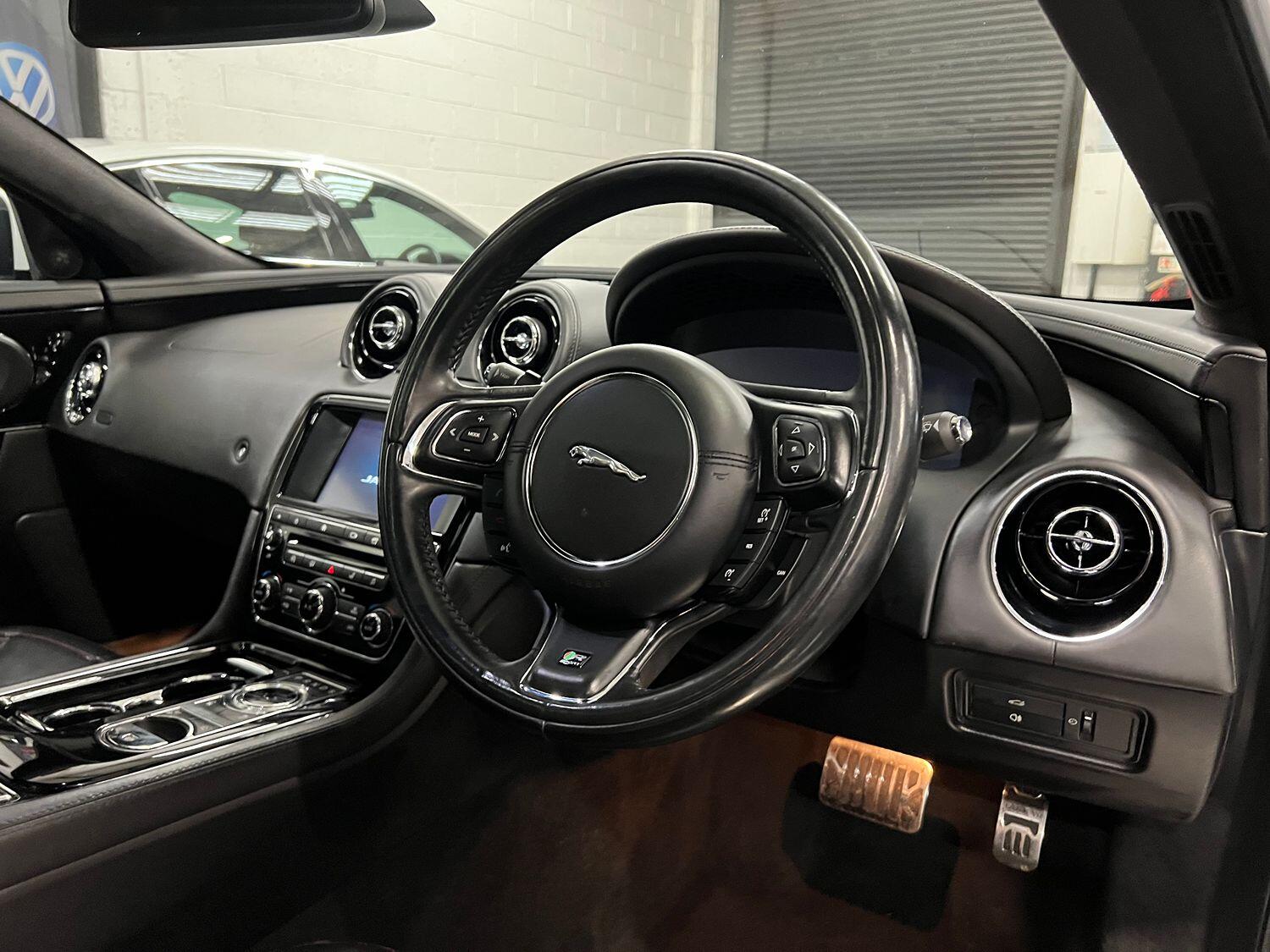 Jaguar XJ