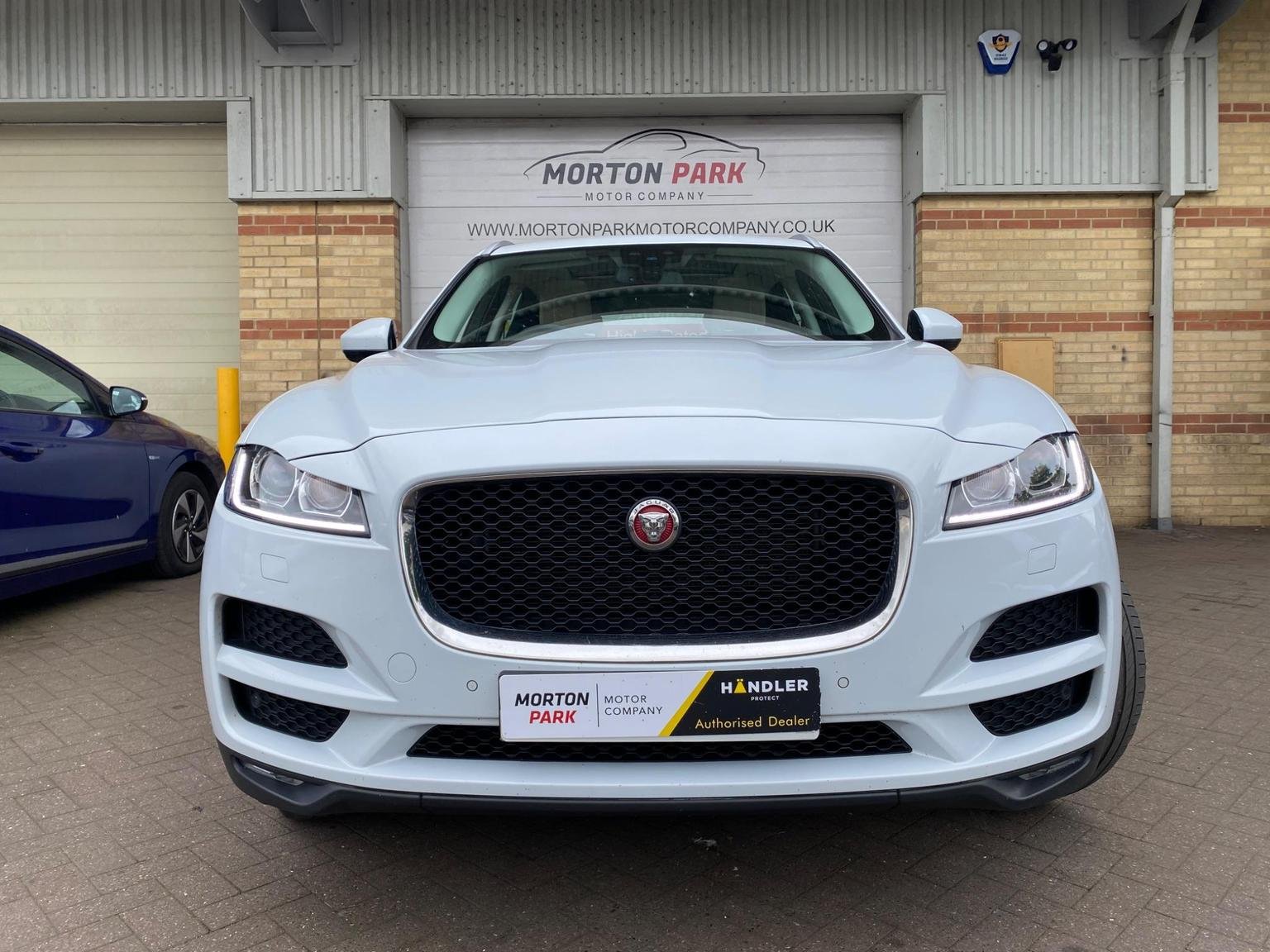 Jaguar F Pace