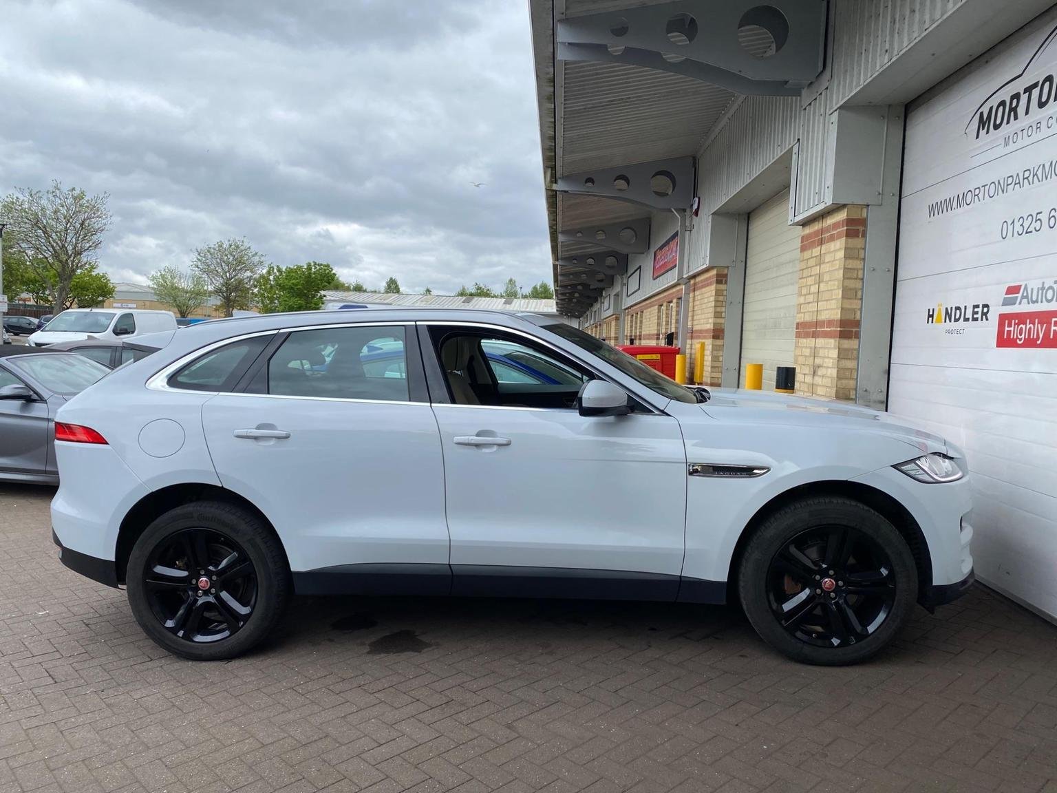 Jaguar F Pace